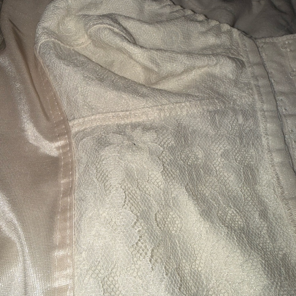 Cream Sleeveless Top - Picture 3 of 5